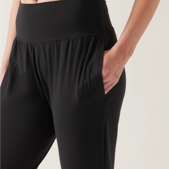 NWT-Athleta Black Salutation Jogger, Small - Picture 6 of 9